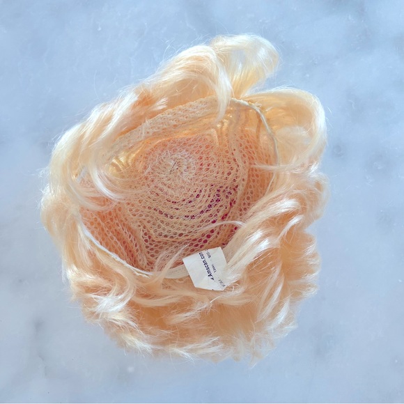 Tinker bell blonde wig. 4-6 years - Picture 3 of 4